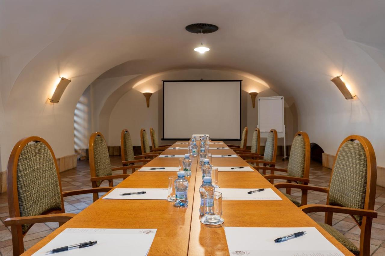 Hotel Zamek Stirin Velke Popovice Εξωτερικό φωτογραφία