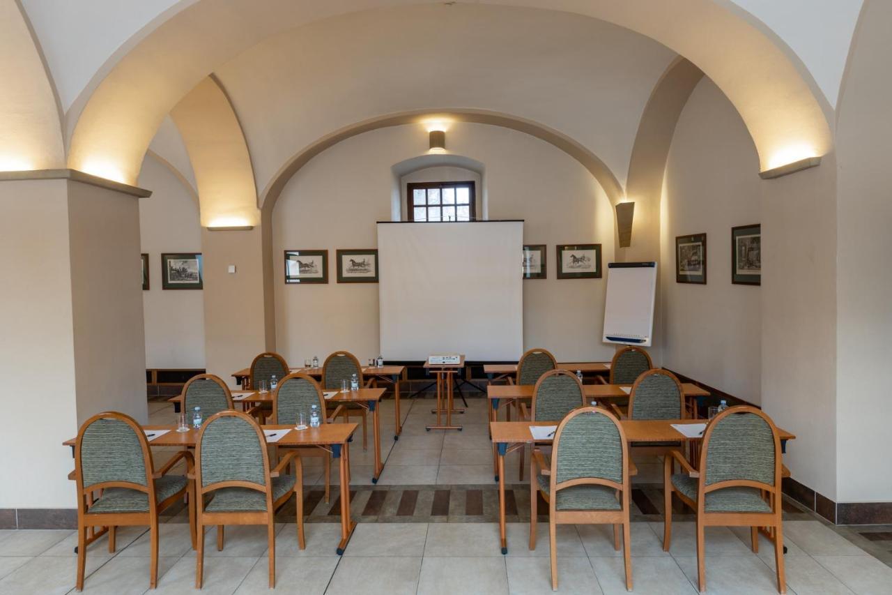 Hotel Zamek Stirin Velke Popovice Εξωτερικό φωτογραφία