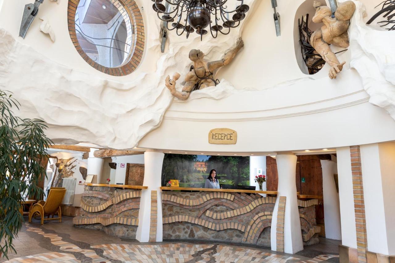 Hotel Zamek Stirin Velke Popovice Εξωτερικό φωτογραφία