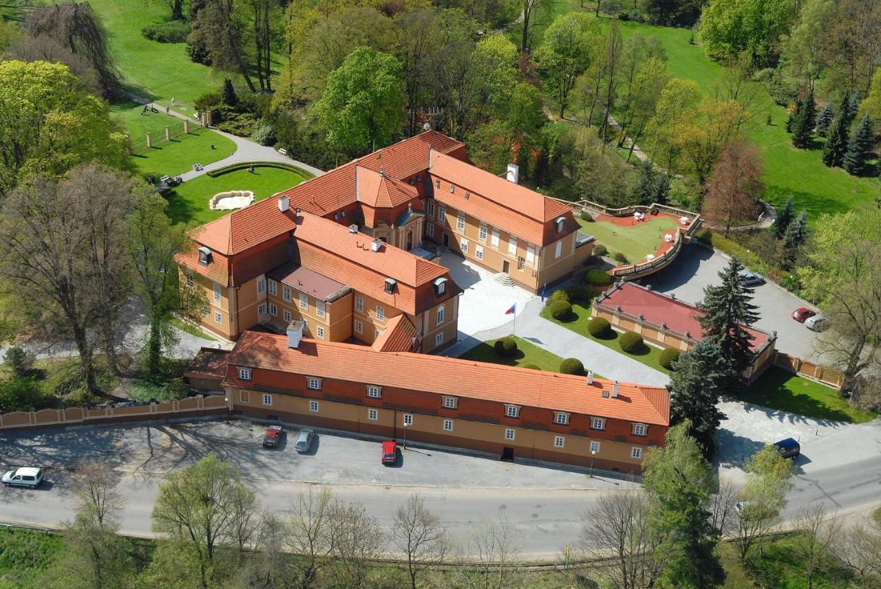 Hotel Zamek Stirin Velke Popovice Εξωτερικό φωτογραφία